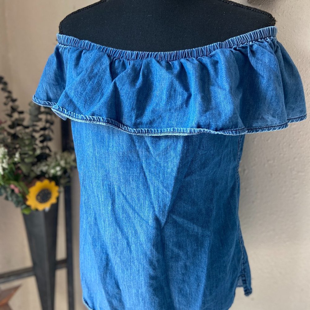 4/$20 WHBM White House Black Market Chambray Off Shoulder Ruffle Blouse XS